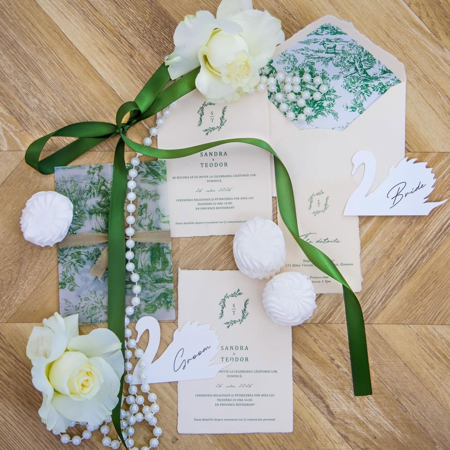 Invitații și papetărie personalizată